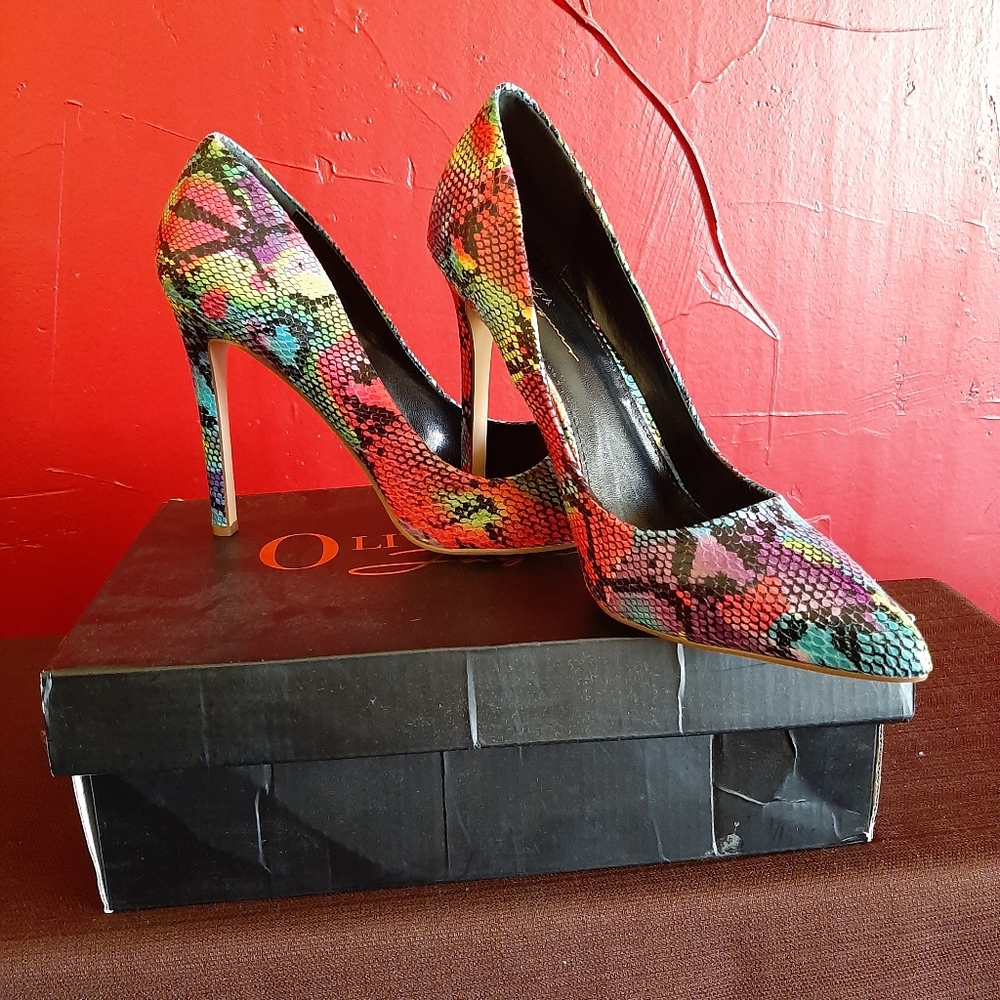 NWT Olivia Jaymes Mutlicolor Snakeskin Pump!